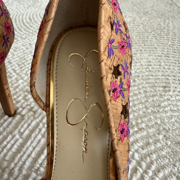 Jessica Simpson Jessica Embroidered Heels with perforated stars - Picture 9 of 11